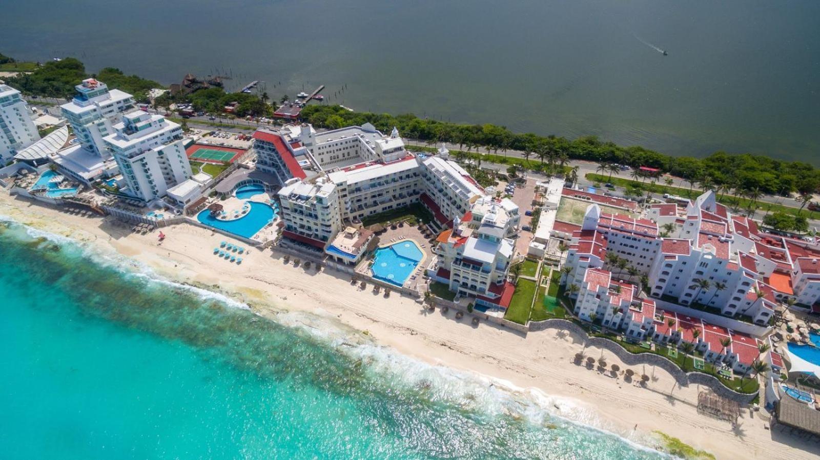 “Magic Sunrise At Cancun” Exterior foto